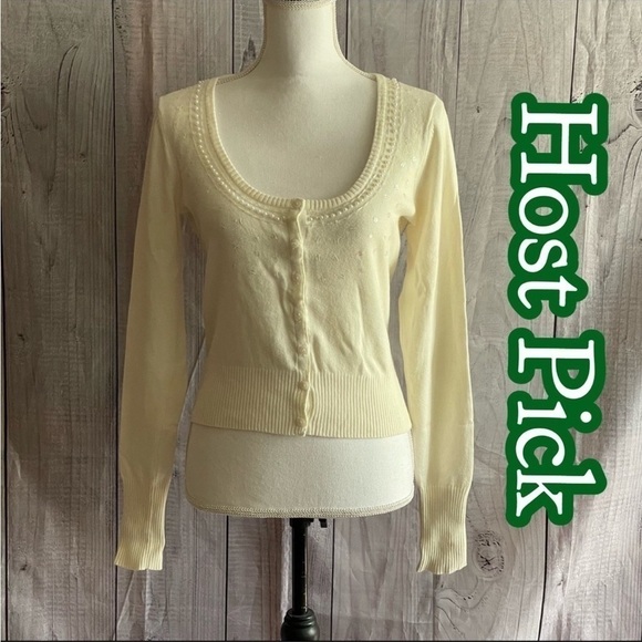 ✅HOST Pick✅ Maurices Button Up Sweater, Medium - Picture 1 of 11